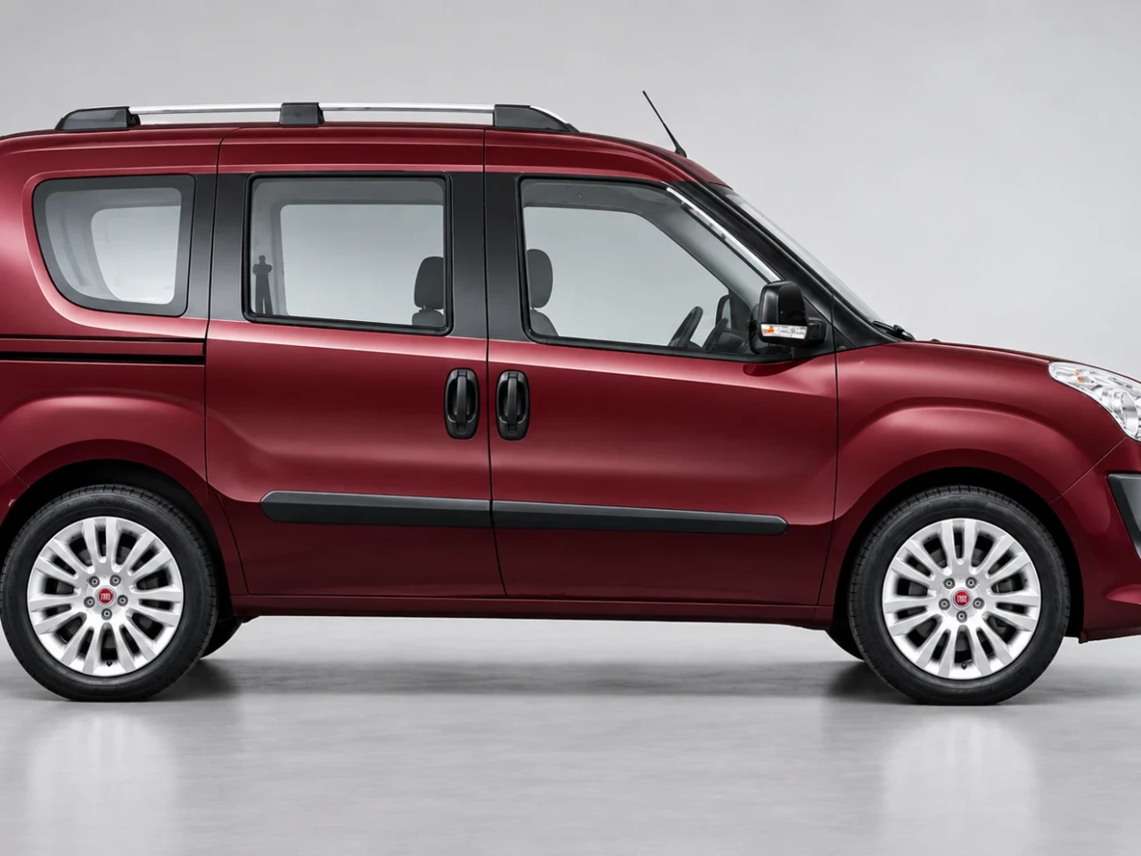 Fiat Doblo yan görünüm