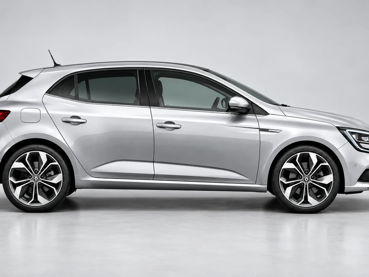 Renault Megane yan görünüm