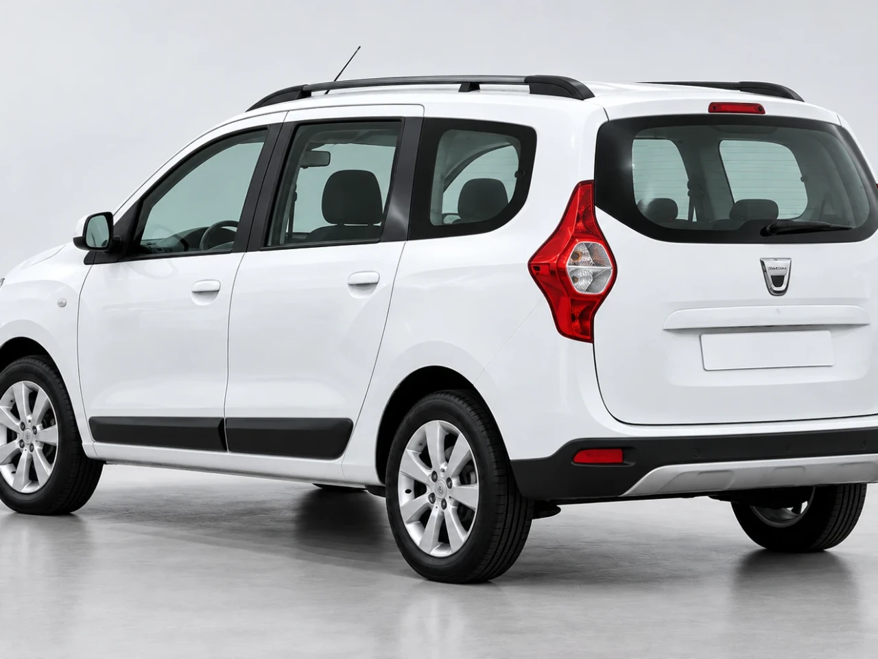 Dacia Lodgy arka 3/4 görünüm