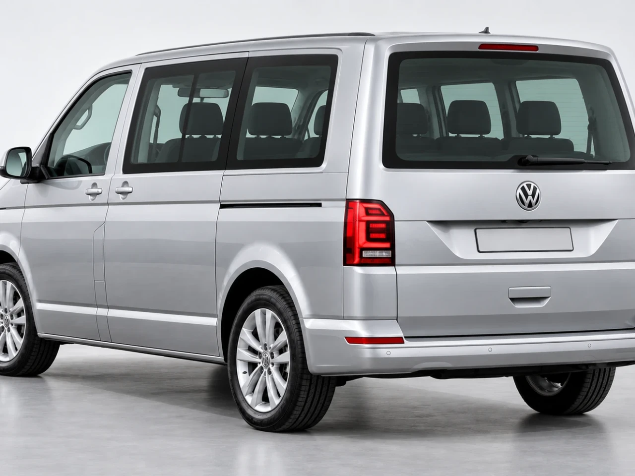 Volkswagen Caravelle arka 3/4 görünüm