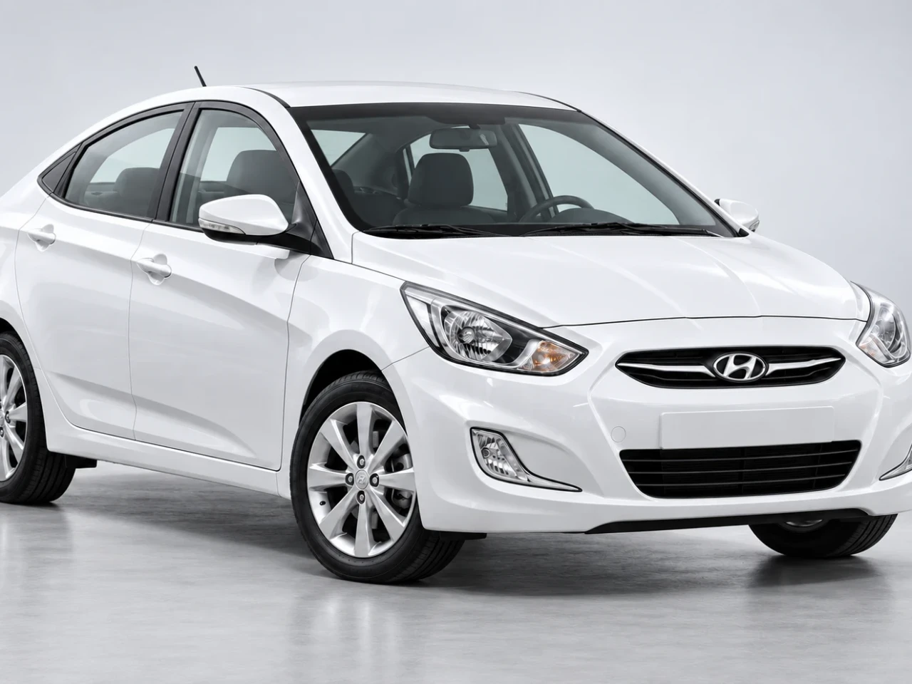 Hyundai Accent Blue Otomatik ön 3/4 görünüm