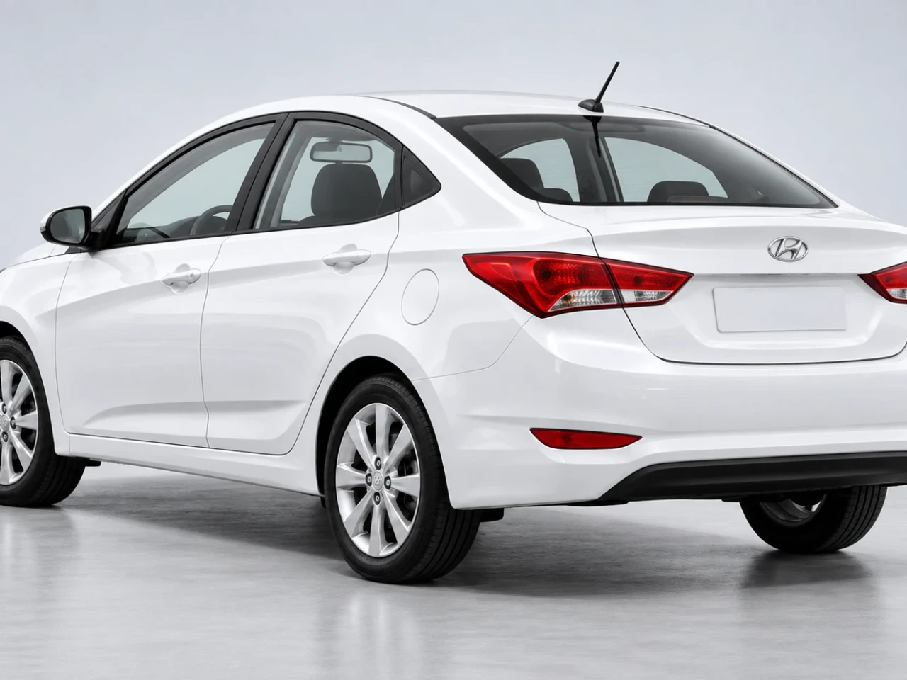 Hyundai Accent Blue Otomatik arka 3/4 görünüm