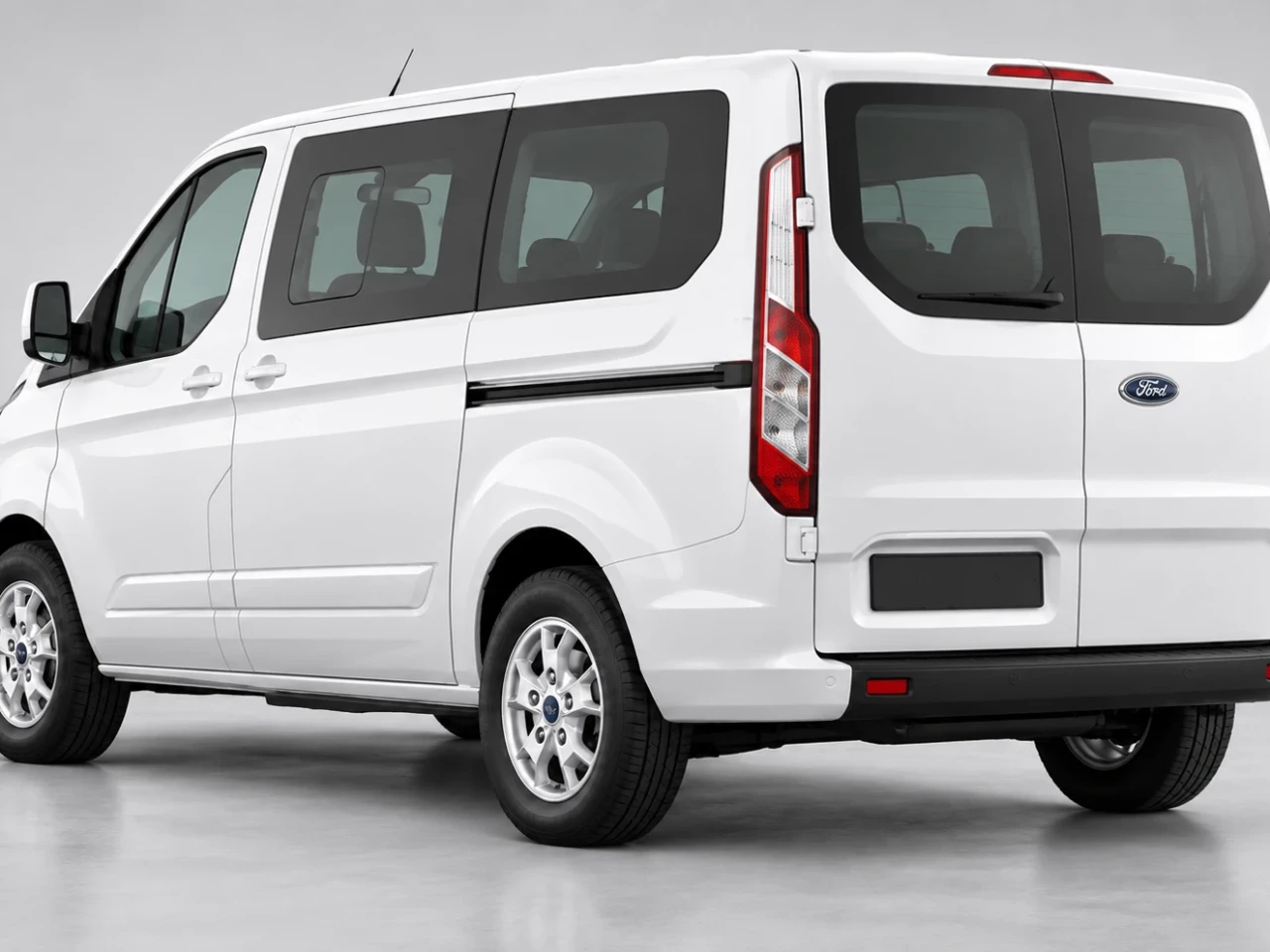 Ford Tourneo Custom 8+1 arka 3/4 görünüm